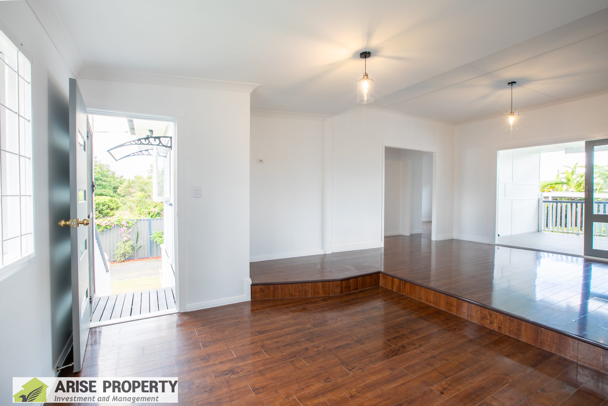 030A7722-HDR entry and dining