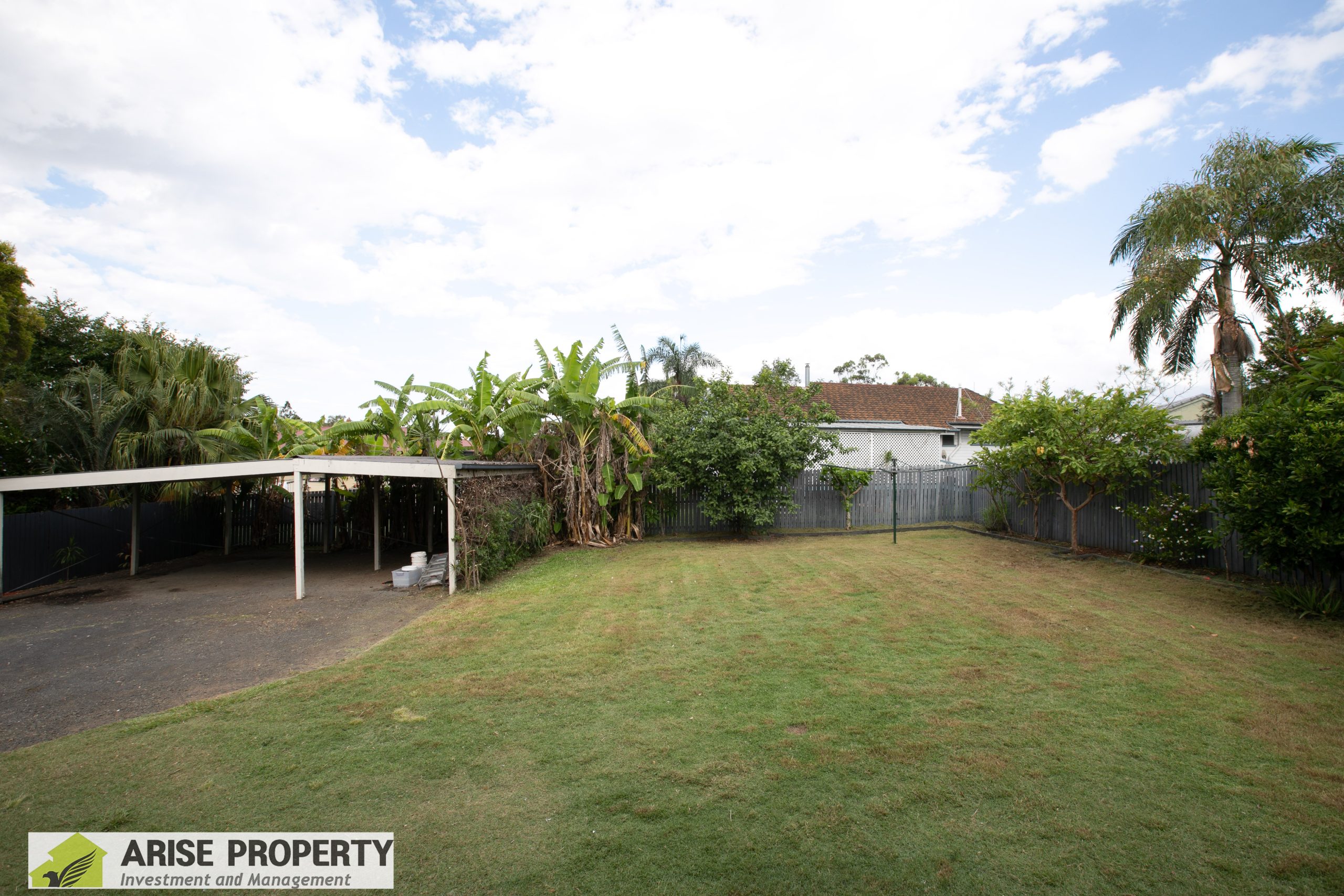 030A7751 car port and yard