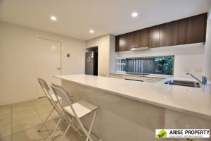 DSC_0609 kitchen 1Large