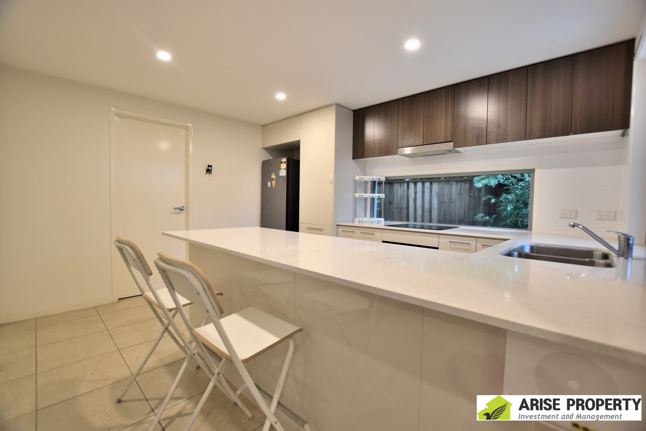 DSC_0609 kitchen 1Large