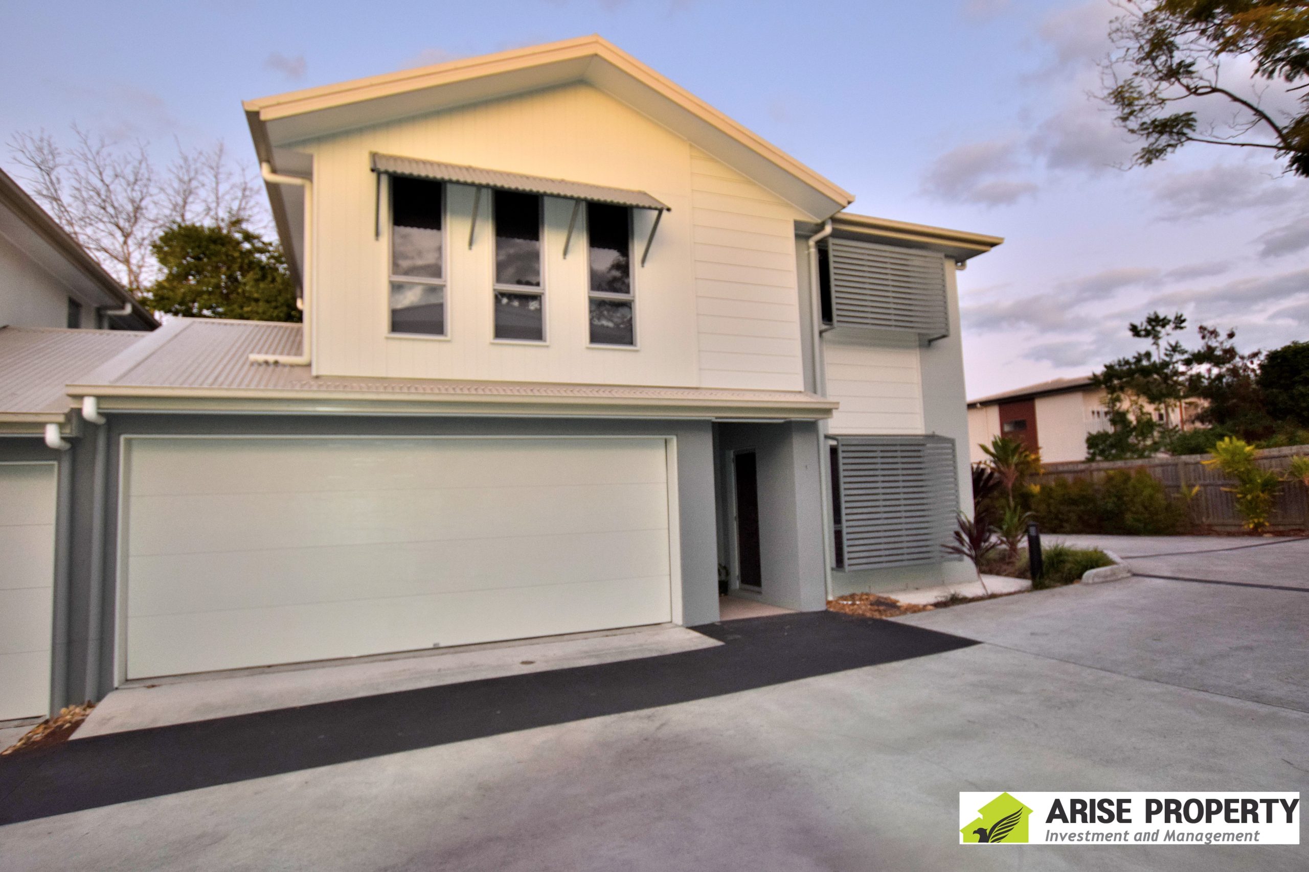 DSC_0614 house front 1 better L