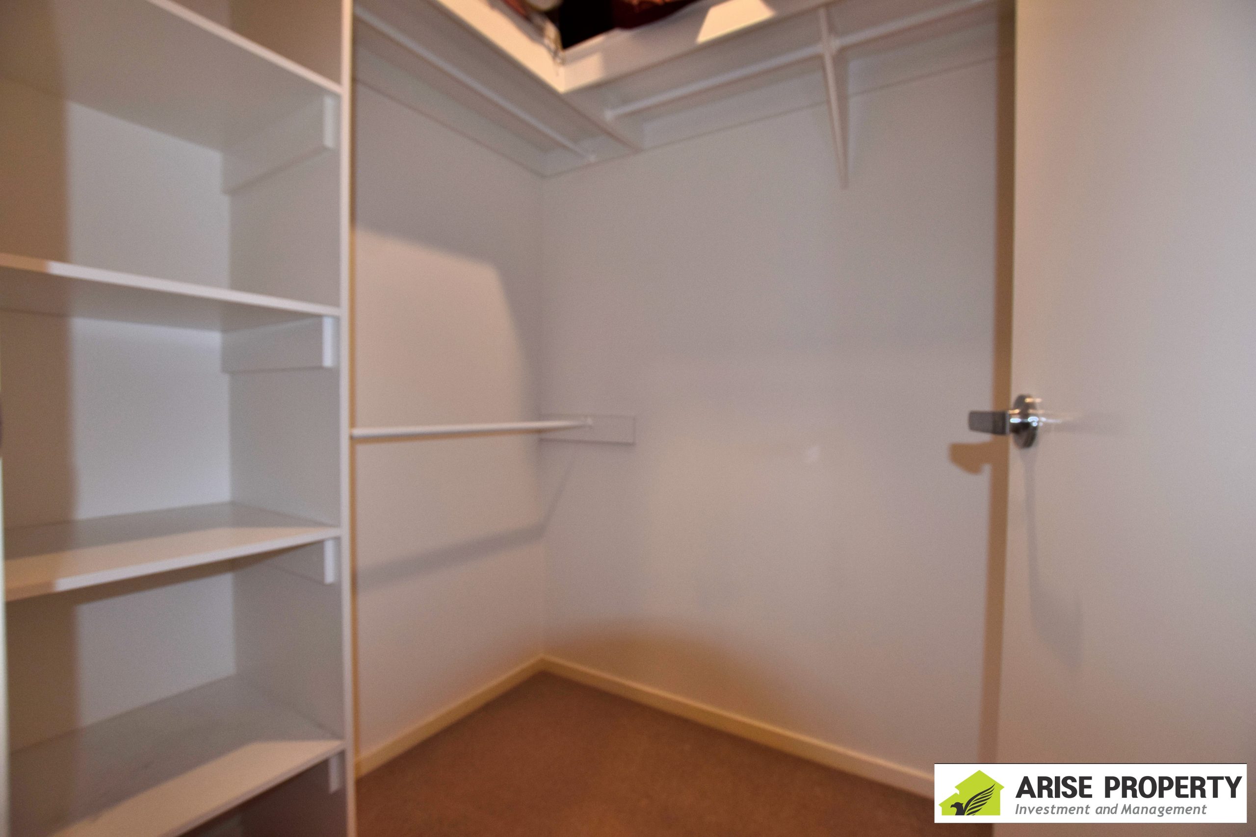 DSC_0632 walkin wardrobe